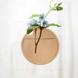 Prie stiklo klijuojama vaza (rusva)